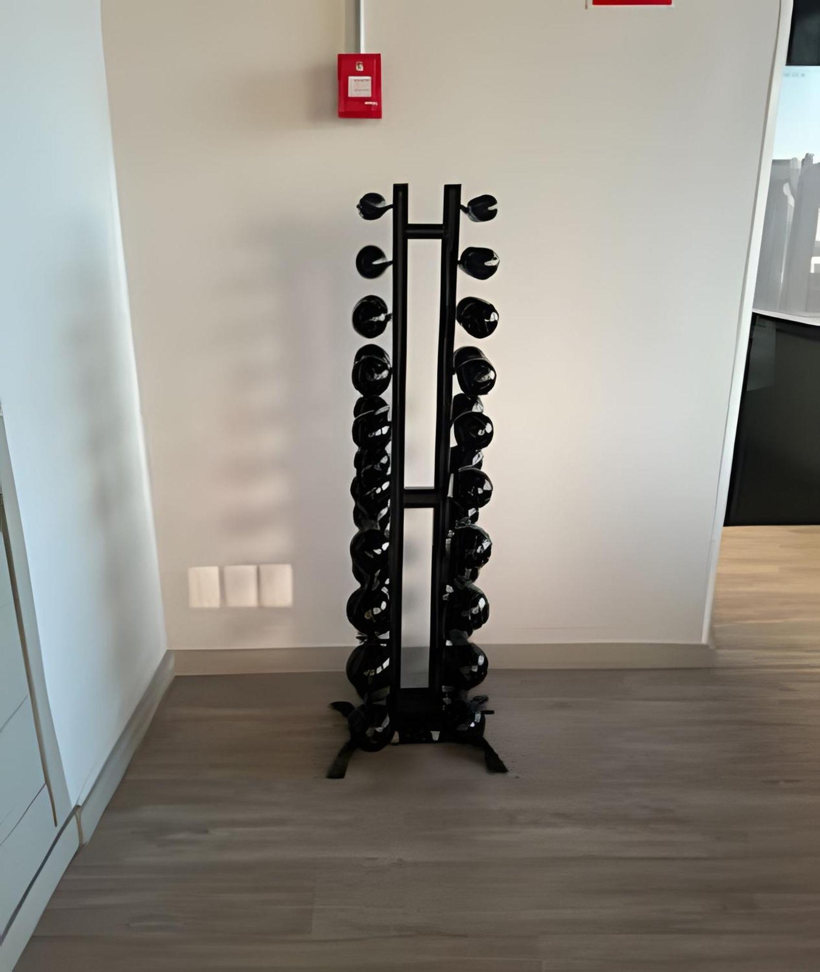 706