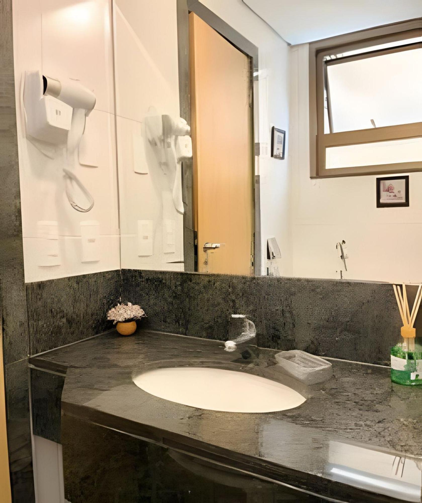 Apartamento 706 *